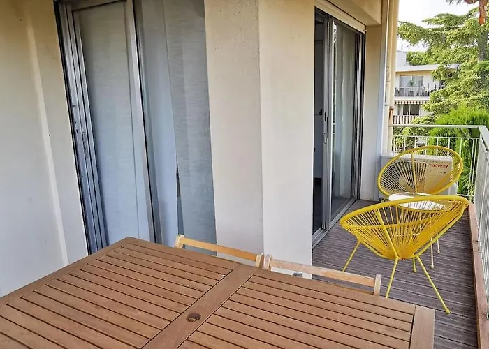 Spacieux 2 Pièces Avec Terrasse, Clim Et Parking Appartement