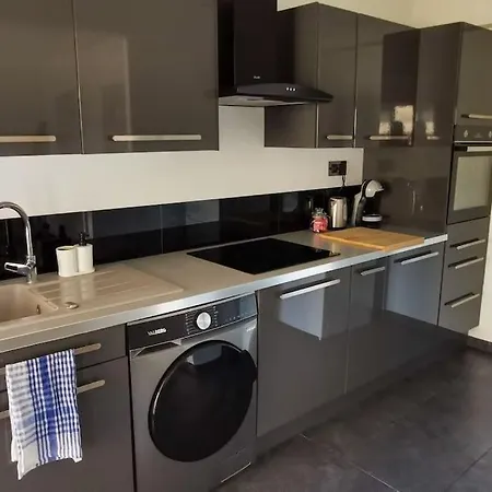 Spacieux 2 Pieces Avec Terrasse, Clim Et Parking *