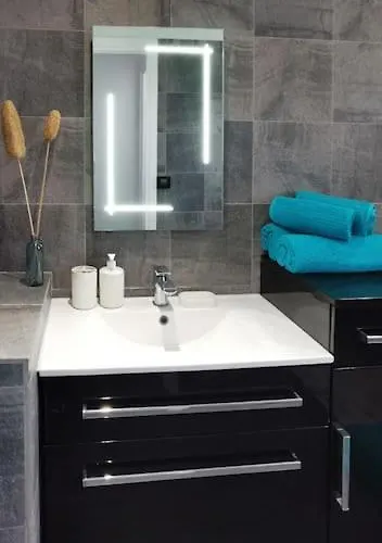 Spacieux 2 Pieces Avec Terrasse, Clim Et Parking Апартаменти *